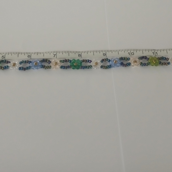 Elegant Multicolor Beaded Necklace - Picture 4 of 4